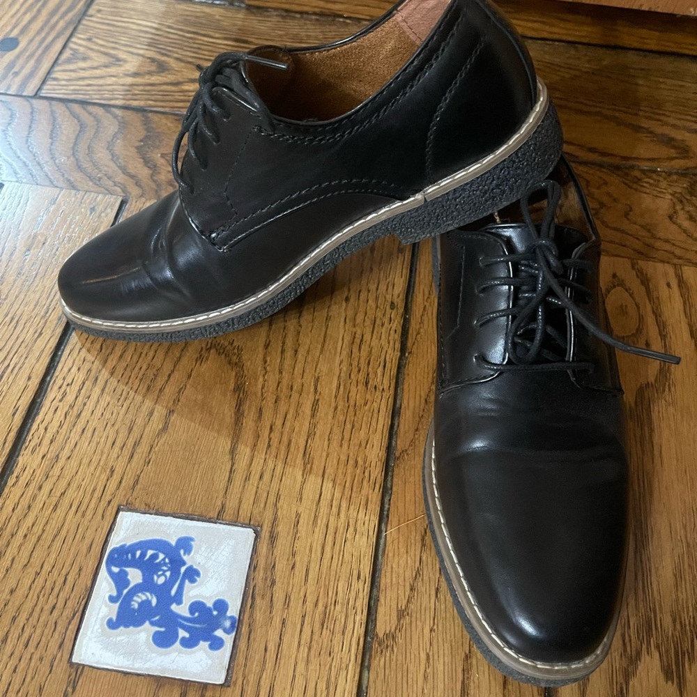 Boy's leather dress shoes size 5Y